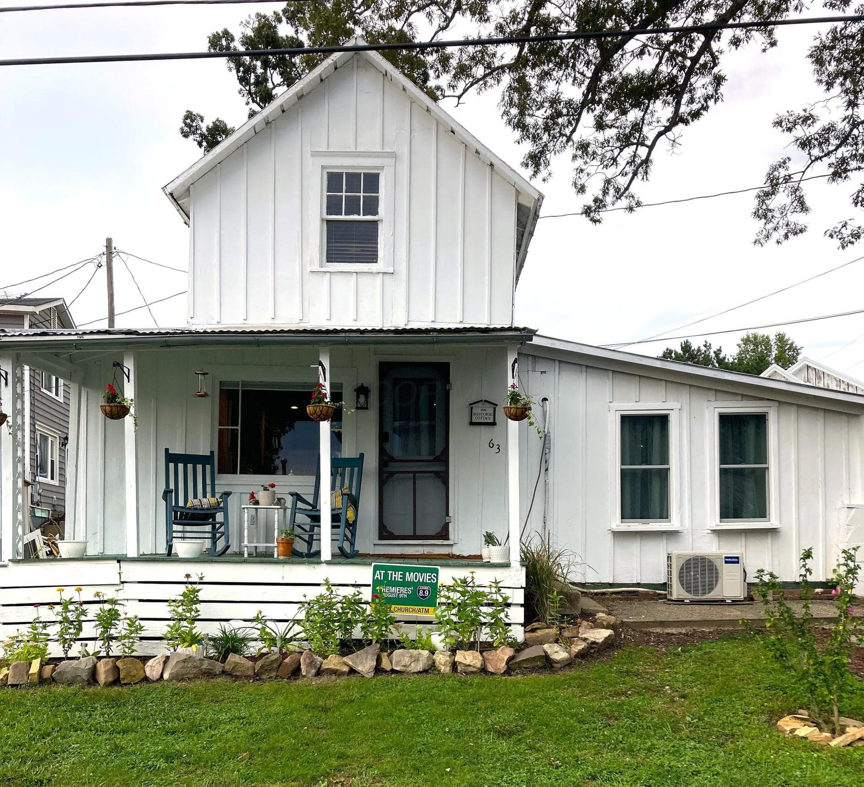Front view on this charming Historic Cottage.